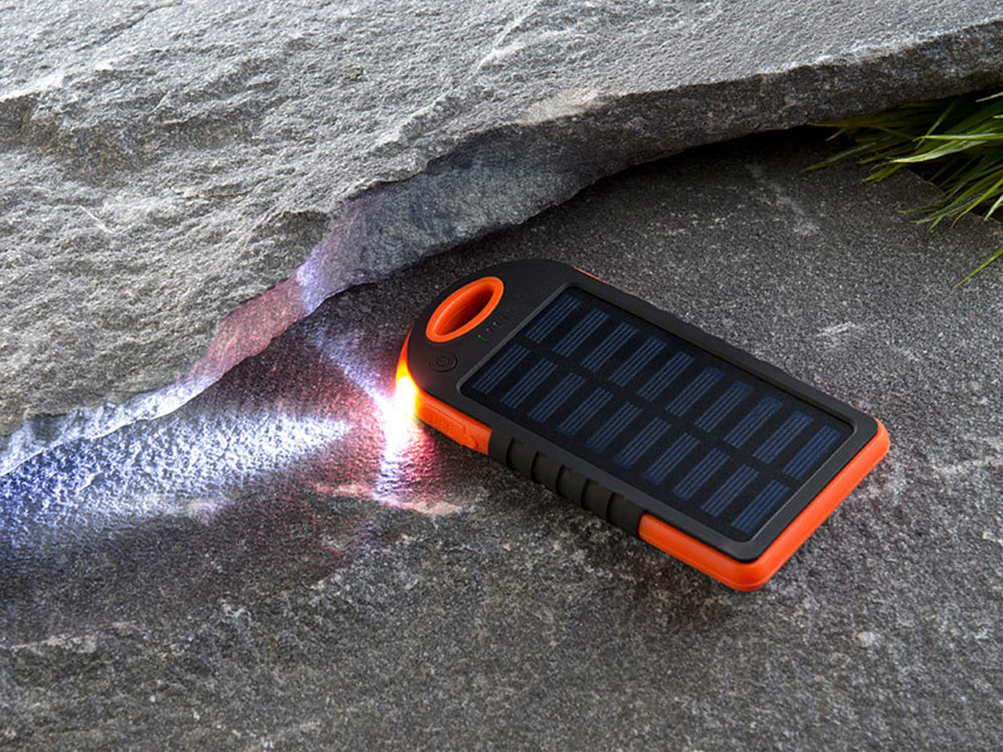 Ausverkauf: Solar Powerbank Premium - Überall deine Geräte laden - Testsieger